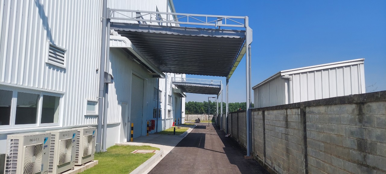 Bạt che nắng tự cuốn giá tốt bền đẹp 2023