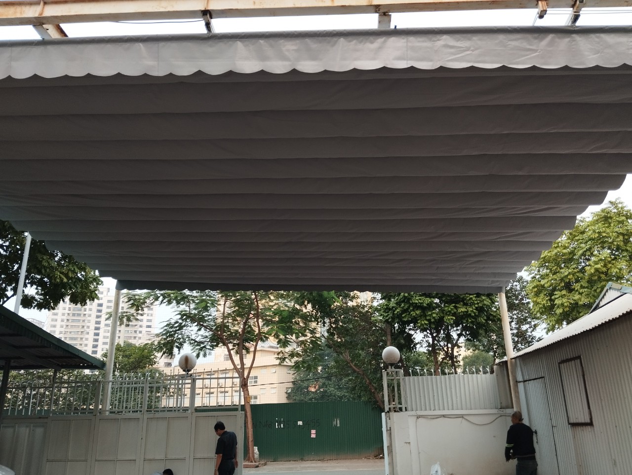 Công ty chuyên lắp đặt bạt cuốn mái hiên giá rẻ