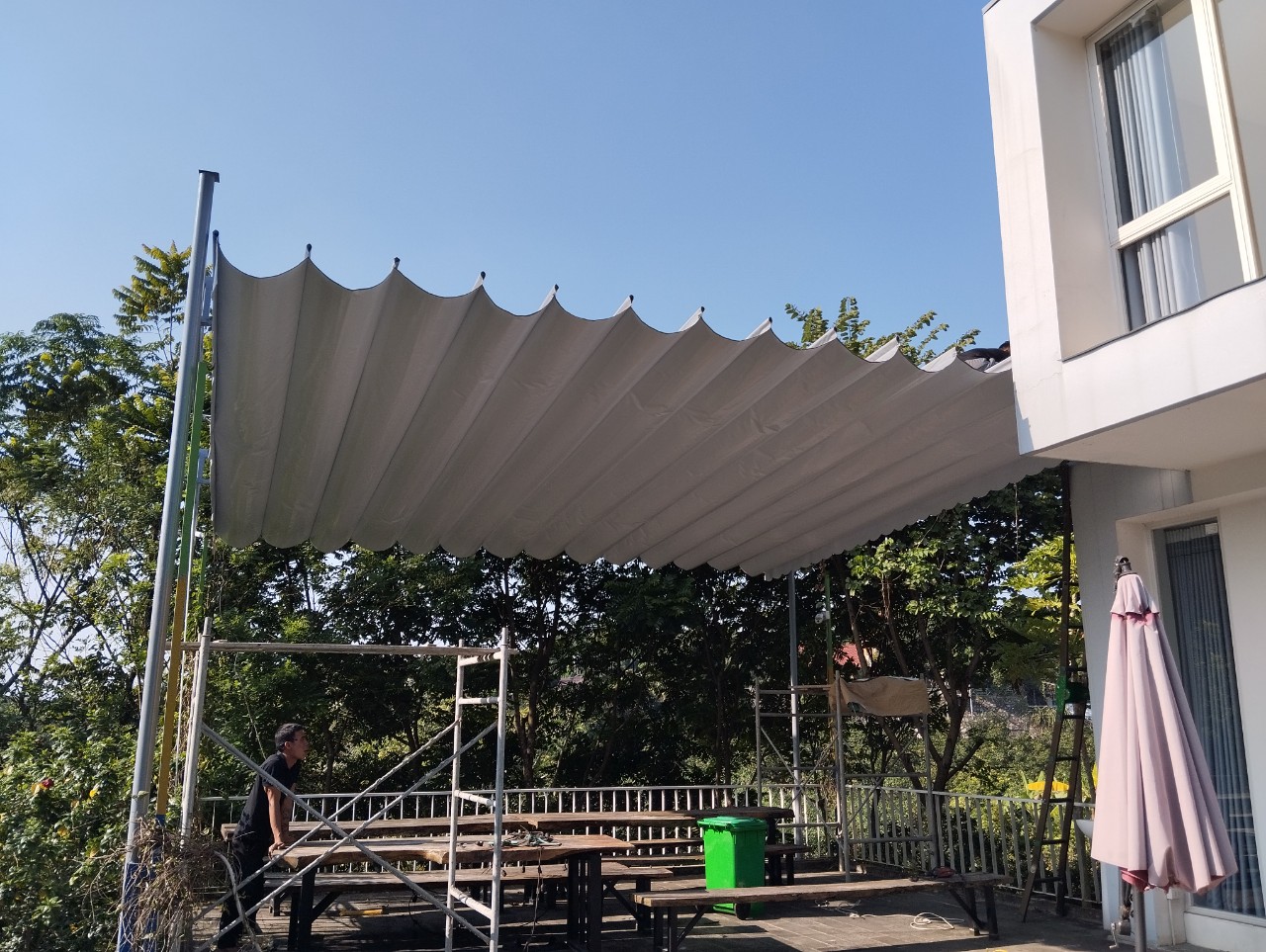 Lắp đặt & báo giá mái hiên điều khiển từ xa ưu đãi nhất