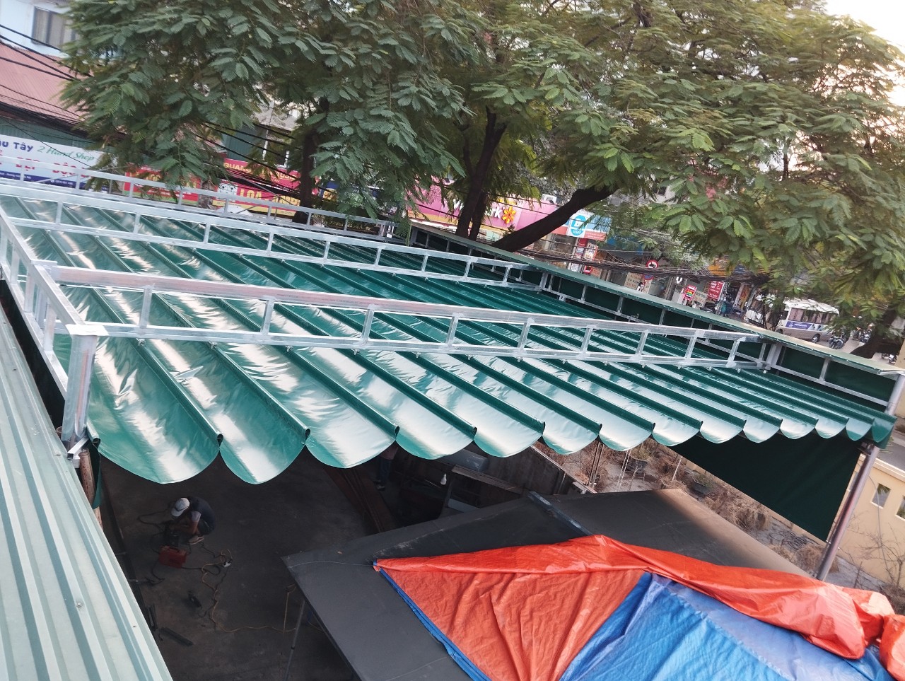 Siêu thị Hoà Phát có giá làm mái che bạt kéo tốt nhất trên thị trường