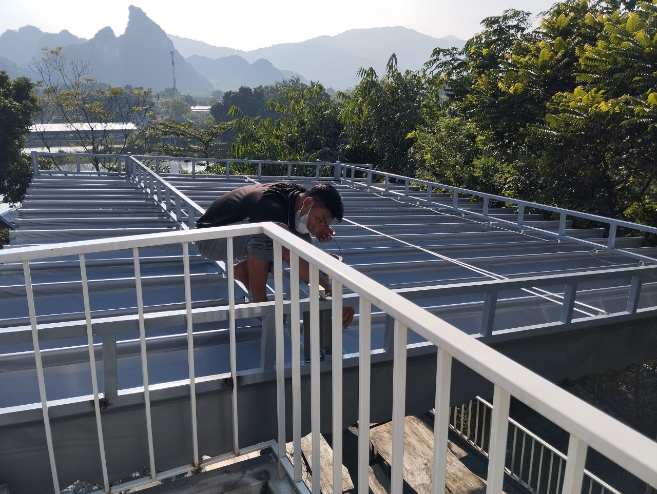 Thi công lắp đặt mái hiên di động giá rẻ mẫu mới 2023