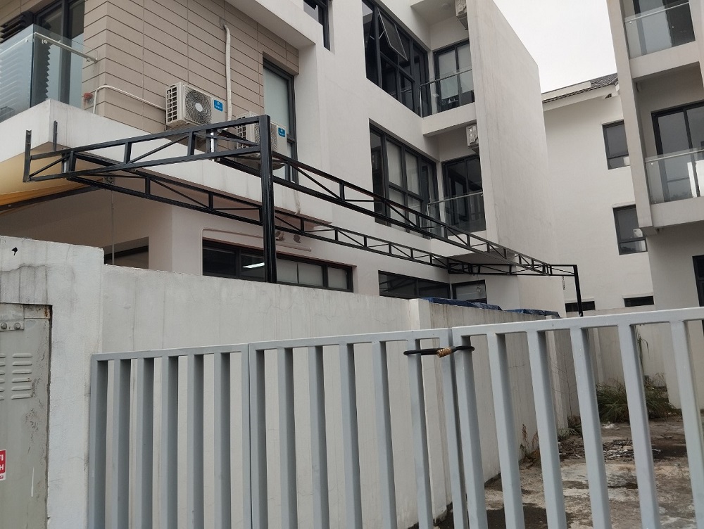 Thi công lắp đạt mái hiên di động giá rẻ uy tín 